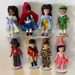 🍂 8 Mc Donald’s madame Alexander dolls with handmade stands